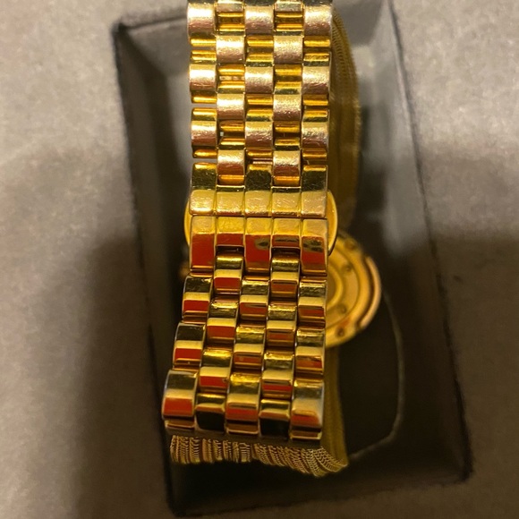 Woman’s Watch - Picture 7 of 14